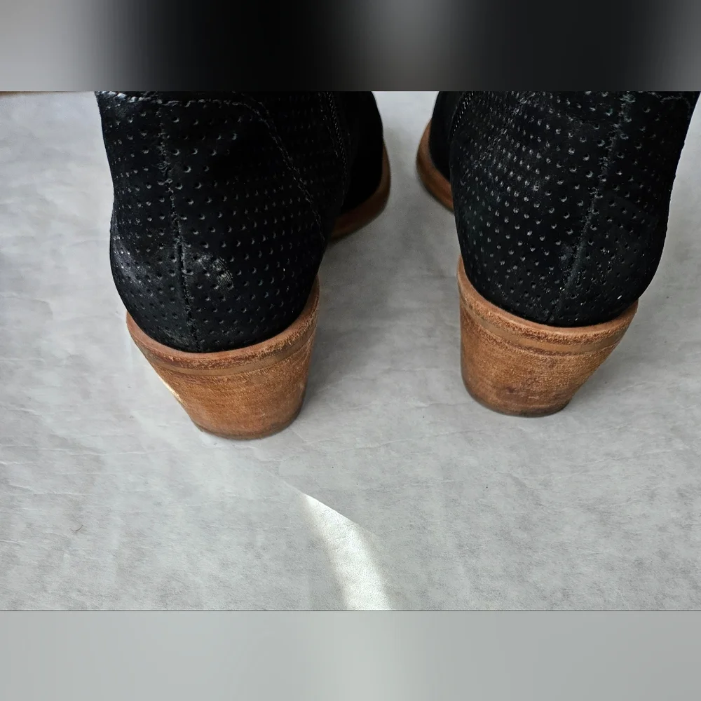 Vince Camuto Suede Ankle Booties Arendara style
